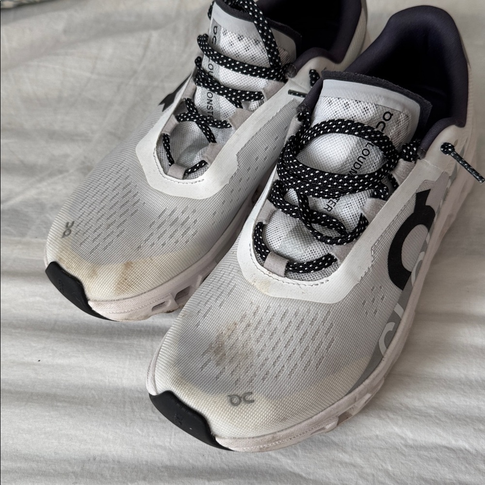 On Running White and Black Athletic Shoes - Picture 7 of 12